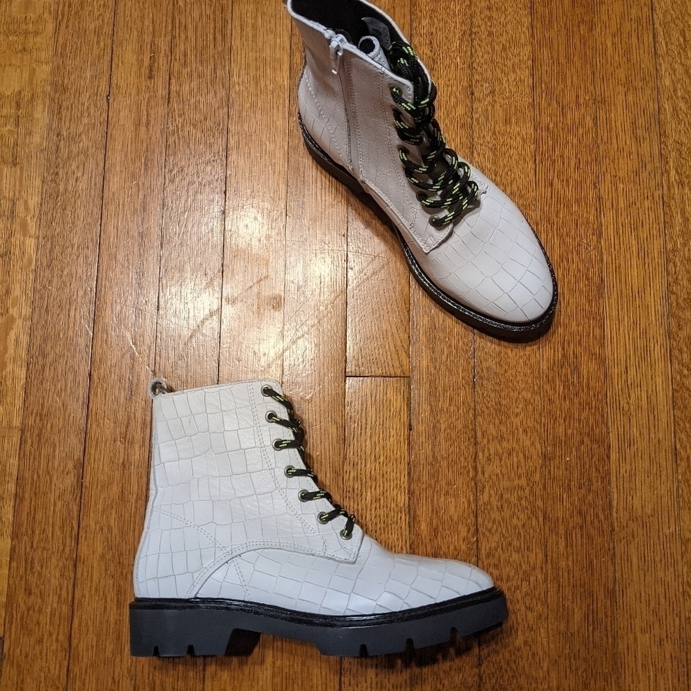 New L'intervalle | Gene White Croco Leather Boots — image 2 of 7
